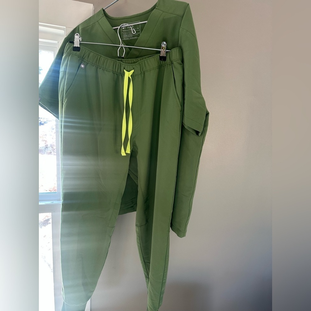 Figs Green Set - Picture 6 of 12